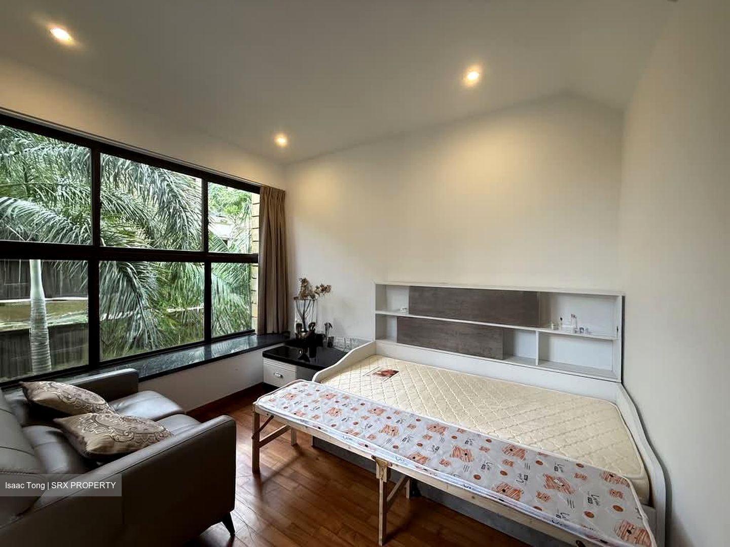 Holland Link (D10), Terrace #566604171